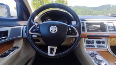 Jaguar XF 3.0D V6 240k Potfolio | img. 18