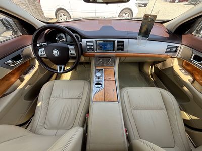 Jaguar XF 2.7D V6 Premium Luxury | img. 30