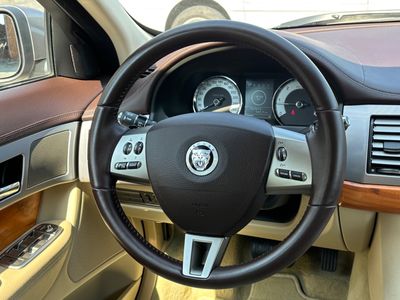 Jaguar XF 2.7D V6 Premium Luxury | img. 32