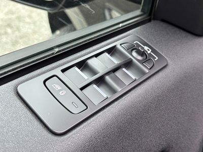 Land Rover Discovery Sport 2.0L TD4 HSE AT | img. 13