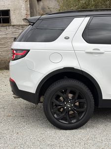 Land Rover Discovery Sport 2.0L TD4 HSE Luxury AT | img. 20