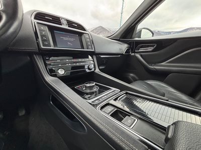 Jaguar F-Pace 2.0D I4 180k R-Sport AWD A/T | img. 61