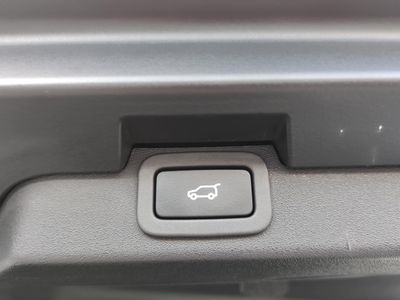 Land Rover Discovery 2.0L TD4 SE AWD A/T | img. 23