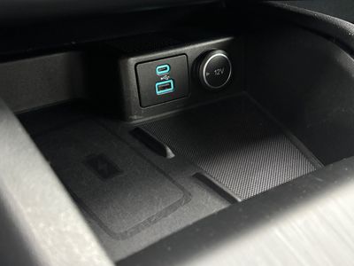 Ford Kuga 1.5 TDCi Duratorq Business X AWD A/T - fotografia 65