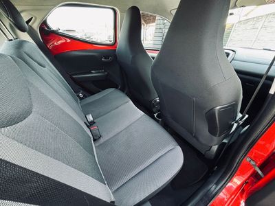 Toyota Aygo 1.0 VVT-i Selection - fotografia 33