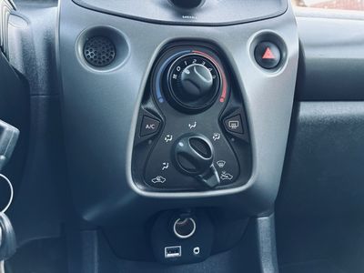 Toyota Aygo 1.0 VVT-i Selection - fotografia 41