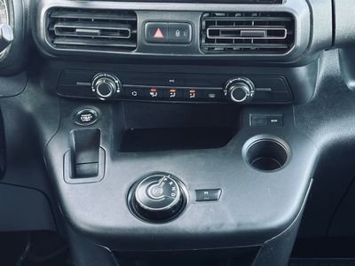 Opel Combo Van 1.5 CDTI 130k Enjoy XL AT8 - fotografia 44