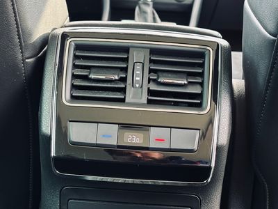 Škoda Superb Combi 2.0 TDI 190k 4x4 Style DSG EU6 - fotografia 40