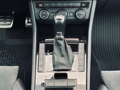 Škoda Superb Combi 2.0 TDI 190k 4x4 Style DSG EU6 - fotografia 44