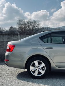 Škoda Octavia 1.2 TSI 110k Business - fotografia 31
