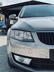 Škoda Octavia 1.2 TSI 110k Business - fotografia 32