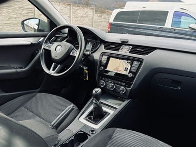Škoda Octavia 1.2 TSI 110k Business - fotografia 37