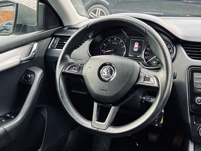 Škoda Octavia 1.2 TSI 110k Business - fotografia 40