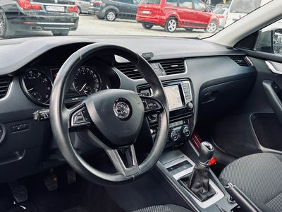 Škoda Octavia 1.2 TSI 110k Business - fotografia 46