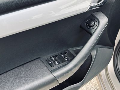 Škoda Octavia 1.2 TSI 110k Business - fotografia 47