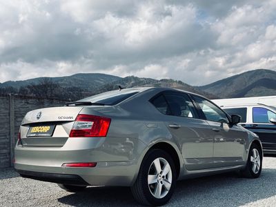 Škoda Octavia 1.2 TSI 110k Business - fotografia 7