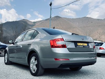 Škoda Octavia 1.2 TSI 110k Business - fotografia 9