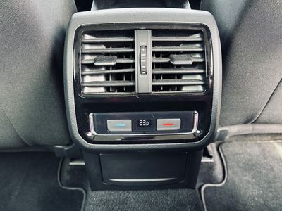Volkswagen Passat Variant 2.0 TDI EVO Business DSG - fotografia 30