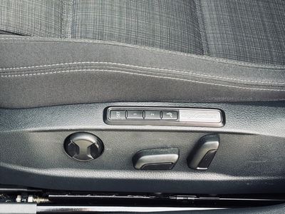 Volkswagen Passat Variant 2.0 TDI EVO Business DSG - fotografia 39