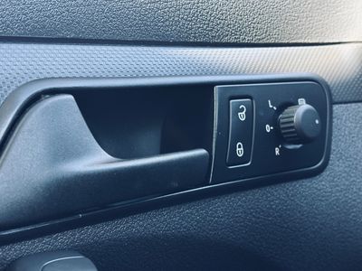 Volkswagen Caddy Life 1.6 TDI 102k Comfortline Maxi - fotografia 43