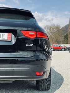 Jaguar F-Pace 2.0D I4 180k Prestige AWD A/T - fotografia 29