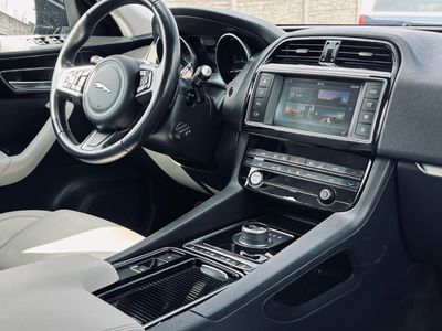 Jaguar F-Pace 2.0D I4 180k Prestige AWD A/T - fotografia 34