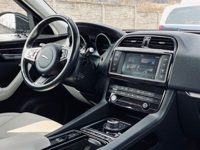 Jaguar F-Pace 2.0D I4 180k Prestige AWD A/T - fotografia 35