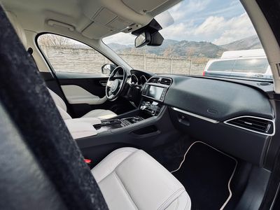 Jaguar F-Pace 2.0D I4 180k Prestige AWD A/T - fotografia 36