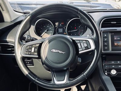 Jaguar F-Pace 2.0D I4 180k Prestige AWD A/T - fotografia 40