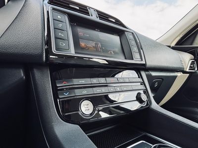 Jaguar F-Pace 2.0D I4 180k Prestige AWD A/T - fotografia 51