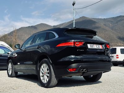 Jaguar F-Pace 2.0D I4 180k Prestige AWD A/T - fotografia 8