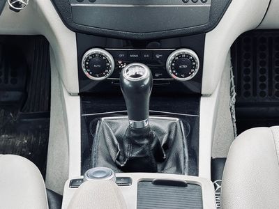 Mercedes-Benz C trieda Kombi 200 CDI Elegance - fotografia 28