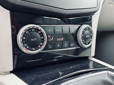 Mercedes-Benz C trieda Kombi 200 CDI Elegance - fotografia 33