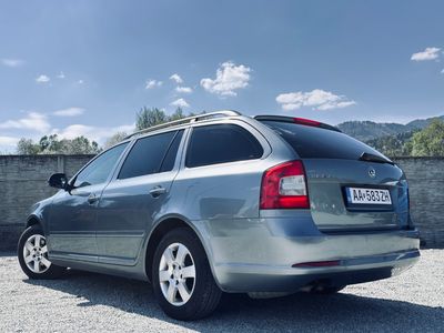 Škoda Octavia Combi 1.6 TDI CR DPF 4x4 Business - fotografia 12