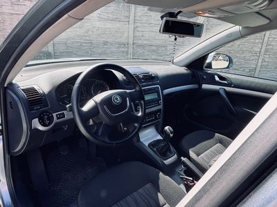 Škoda Octavia Combi 1.6 TDI CR DPF 4x4 Business - fotografia 17