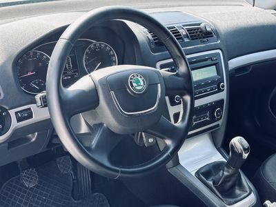 Škoda Octavia Combi 1.6 TDI CR DPF 4x4 Business - fotografia 18