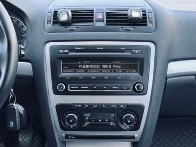 Škoda Octavia Combi 1.6 TDI CR DPF 4x4 Business - fotografia 26