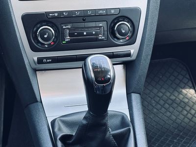 Škoda Octavia Combi 1.6 TDI CR DPF 4x4 Business - fotografia 27