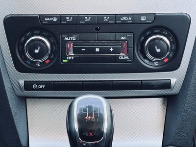 Škoda Octavia Combi 1.6 TDI CR DPF 4x4 Business - fotografia 28