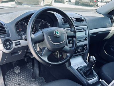 Škoda Octavia Combi 1.6 TDI CR DPF 4x4 Business - fotografia 30