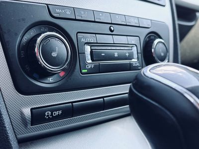 Škoda Octavia Combi 1.6 TDI CR DPF 4x4 Business - fotografia 35