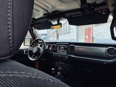 Jeep Gladiator 3.6 V6 automat R22 top stav - fotografia 31