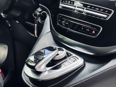 Mercedes-Benz V trieda V250 d extralang A/T - fotografia 28