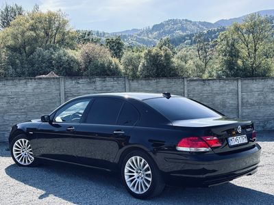BMW Rad 7 750 i Long A/T - fotografia 17