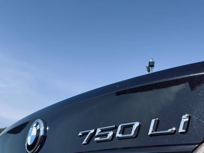 BMW Rad 7 750 i Long A/T - fotografia 24