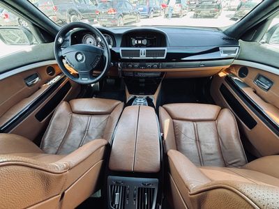 BMW Rad 7 750 i Long A/T - fotografia 29