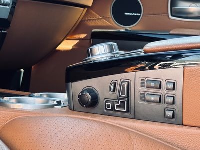 BMW Rad 7 750 i Long A/T - fotografia 32