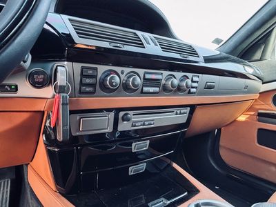 BMW Rad 7 750 i Long A/T - fotografia 37