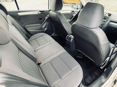 Volkswagen Golf 1.2 TSI 85k Comfortline - fotografia 29