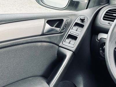 Volkswagen Golf 1.2 TSI 85k Comfortline - fotografia 36